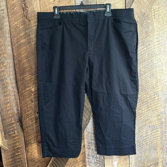 Bandolino Pants - Bandolino comfort stretch waistband Maureen cotton capri black pants size 18